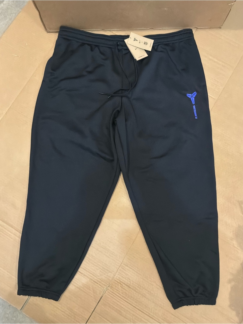 Nike Kobe Bryant Mamba FC Barcelona Sweatpants Joggers HQ9616-010 Men’s Sz 2XL